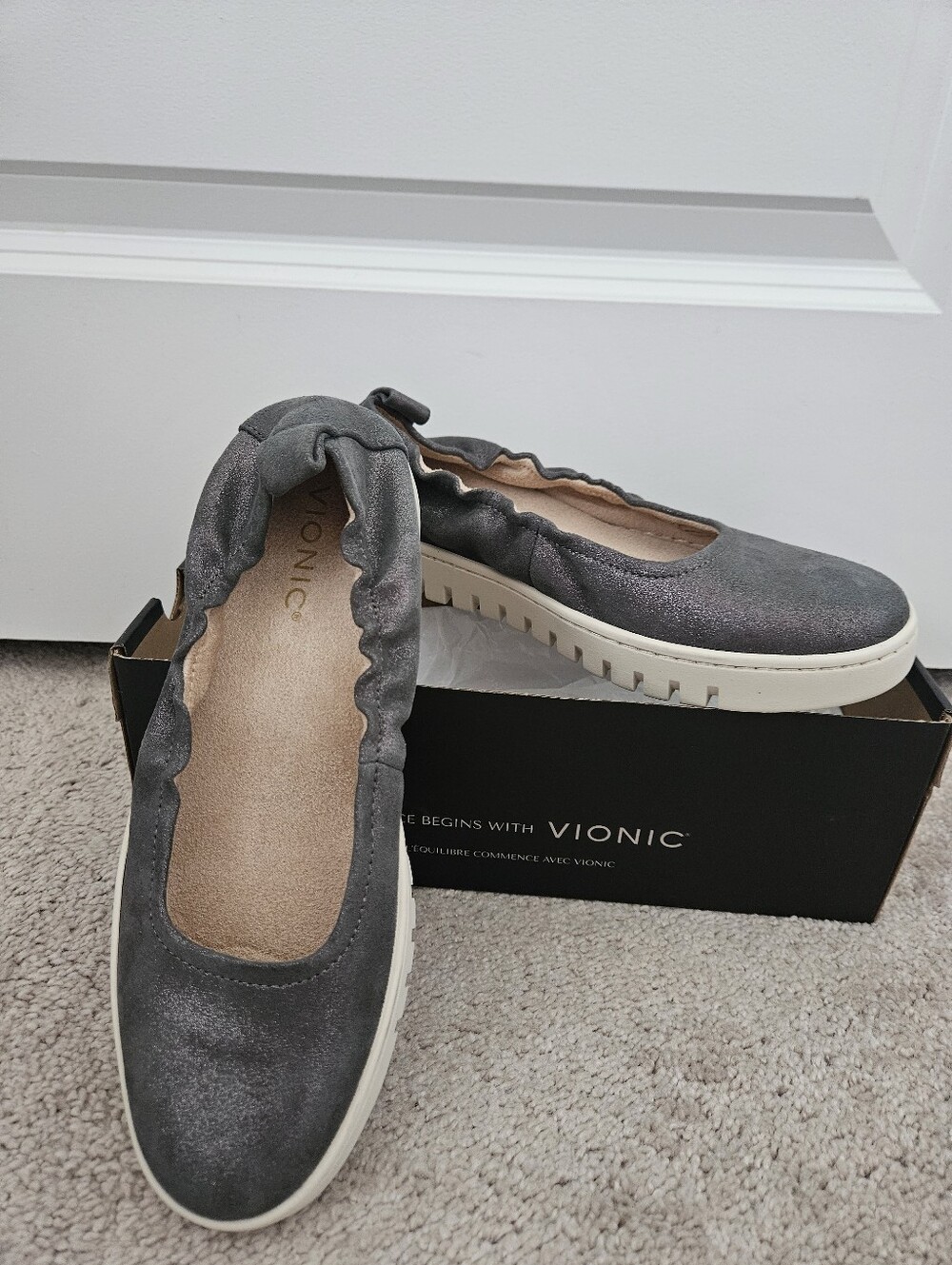 New in Box $100 Vionic Women's 9 Uptown Ballet Slip-ons Loafer Polluted Silver
